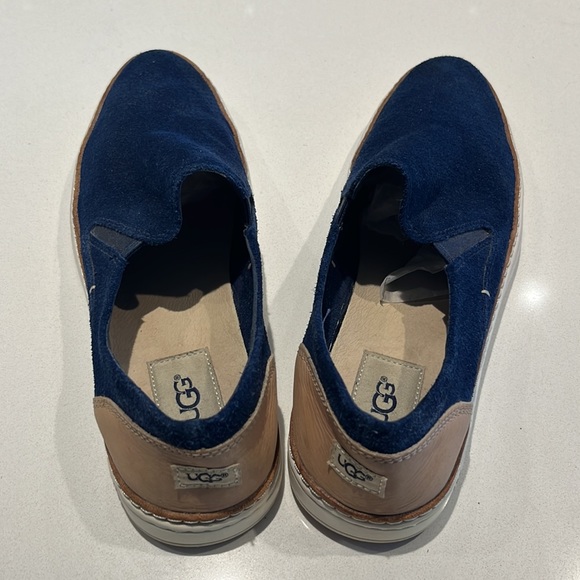 UGG SLIP ON LOAFERS NAVY BLUE SUEDE - Picture 2 of 8